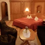 ホテル Natur- & Wanderhotel Tuxertal トゥクス