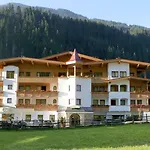 Natur- & Wanderhotel Tuxertal Отель