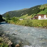 Natur- & Wanderhotel Tuxertal Отель