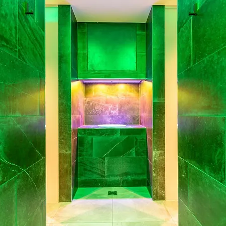 Natur- & Wanderhotel Tuxertal トゥクス