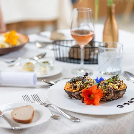 Natur- & Wanderhotel Tuxertal 4*