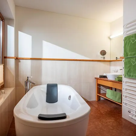 Natur- & Wanderhotel Tuxertal 4* Tux