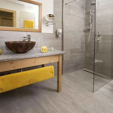 Natur- & Wanderhotel Tuxertal ホテル トゥクス