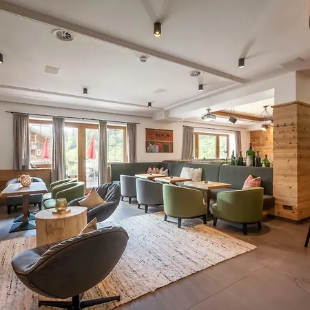 Natur- & Wanderhotel Tuxertal トゥクス
