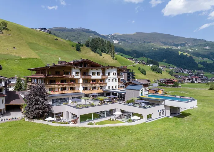 Natur- & Wanderhotel Tuxertal Ξενοδοχείο Tux