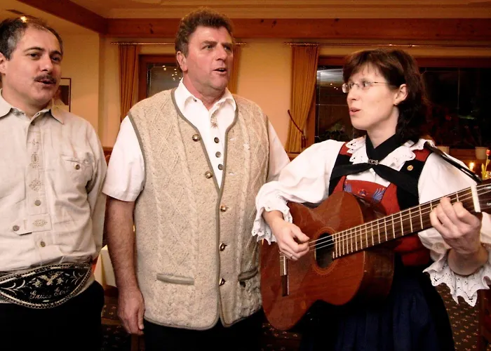 Natur- & Wanderhotel Tuxertal Ξενοδοχείο Tux