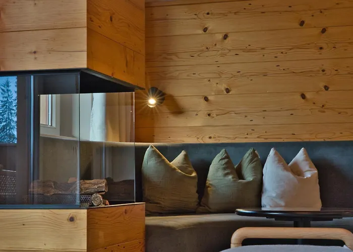 Natur- & Wanderhotel Tuxertal Ξενοδοχείο Tux