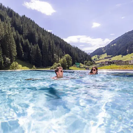 Natur- & Wanderhotel Tuxertal Hotel