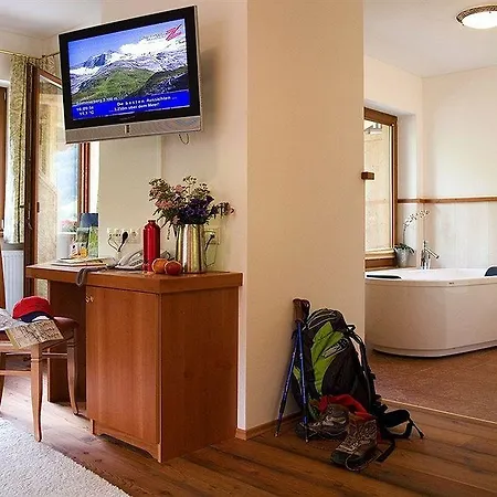 Natur- & Wanderhotel Tuxertal Hotel