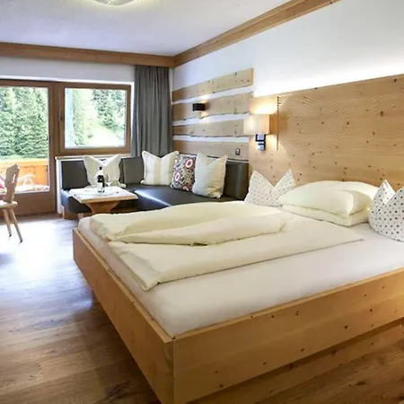 Natur- & Wanderhotel Tuxertal Hotel Tux