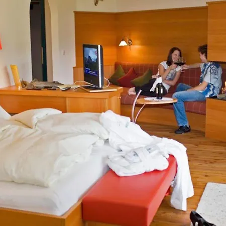 Natur- & Wanderhotel Tuxertal 4*
