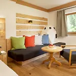 Natur- & Wanderhotel Tuxertal 4* 턱스