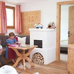 Natur- & Wanderhotel Tuxertal 호텔 4*