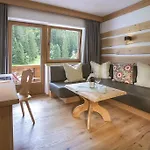호텔 Natur- & Wanderhotel Tuxertal 턱스