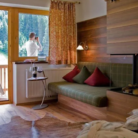 Natur- & Wanderhotel Tuxertal 4* Tux